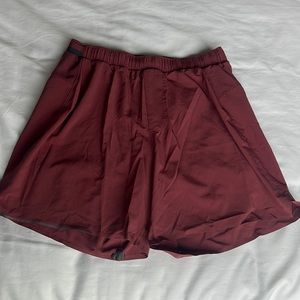 Mens lululemon burgundy surge shirt 6” in lined short